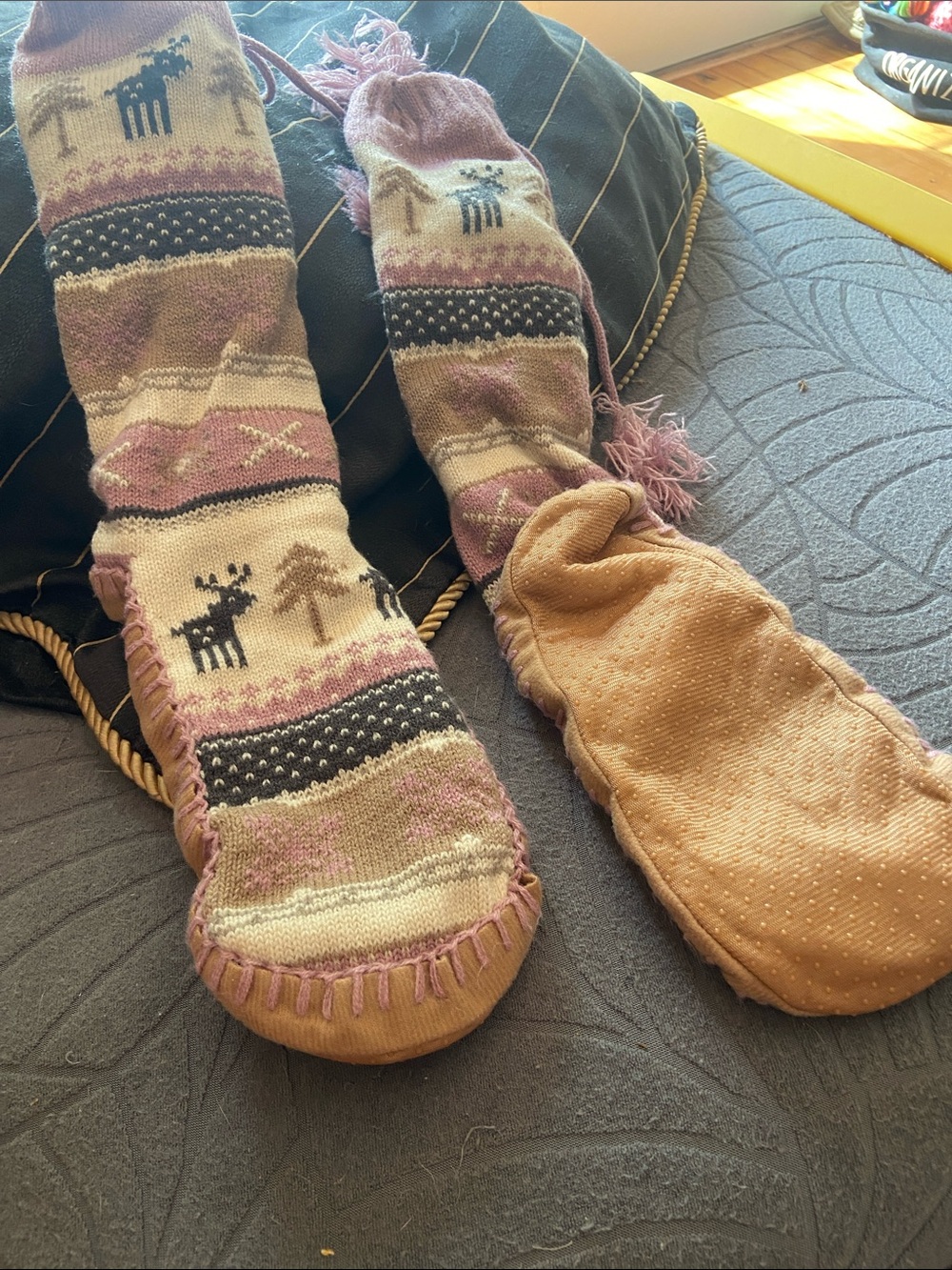 Women’s Knit Reindeer Pattern Slipper Socks — Pink and Tan